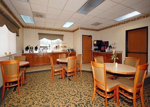 Comfort I-74 Hotel 3*